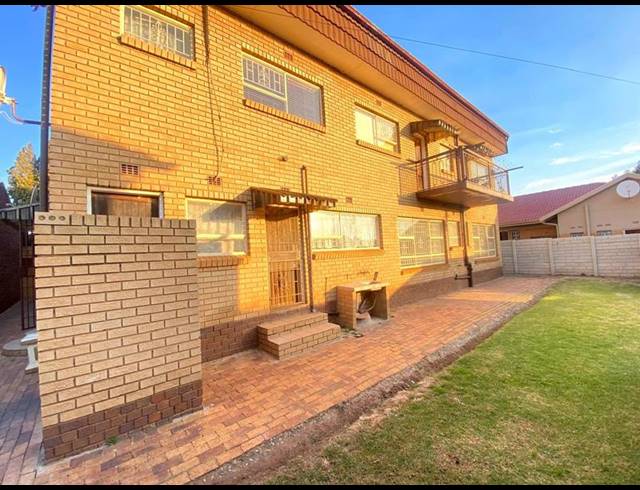 7 BEDROOM HOUSE FOR SALE IN LENASIA SOUTH